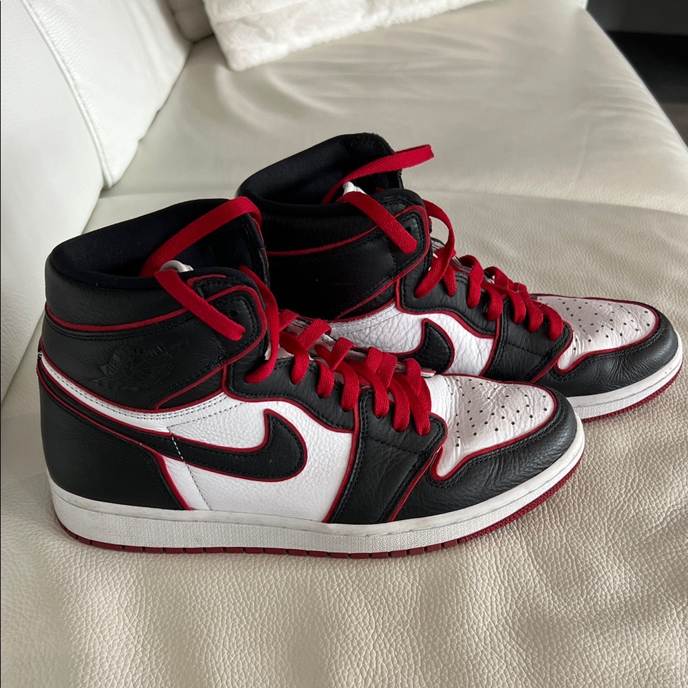 Nike Air Jordan 1 bloodline OG High-Top Sneakers in Black, White & Red